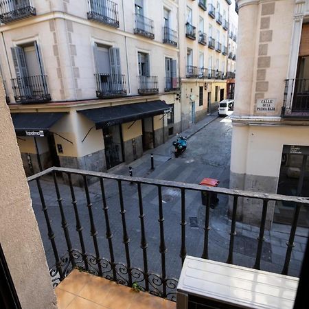 Hostal Los Perales Madrid Exteriér fotografie View of the street from the Hotel Cervantes