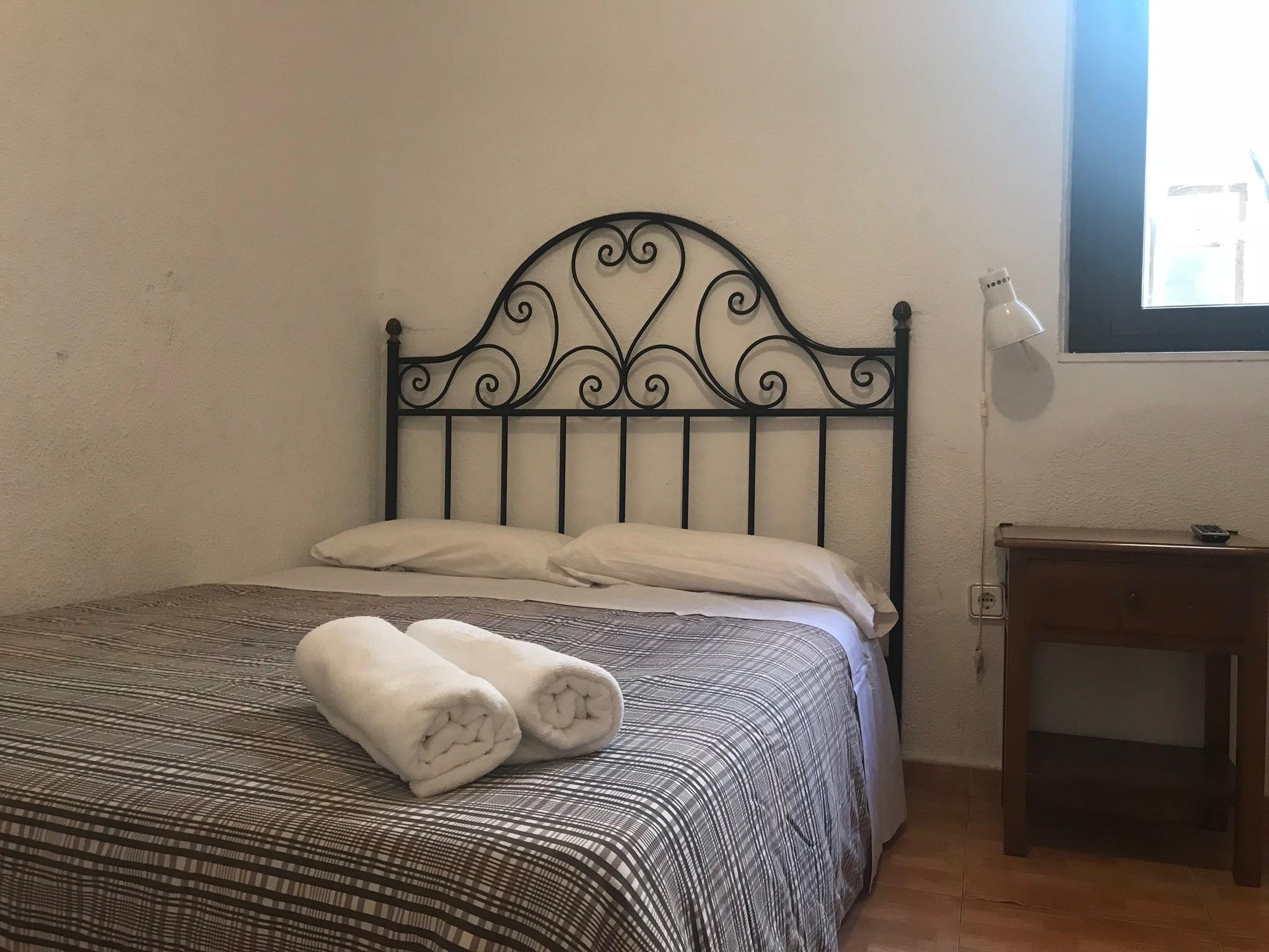 Hostal Los Perales Madrid Exteriér fotografie A guest room at the hotel